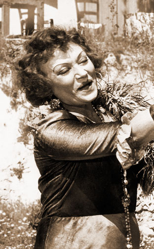 1964 (29th) Best Supporting Actress: Lila Kedrova